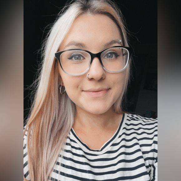 Meet your buyer/seller!💋 - Picture 14 of 17